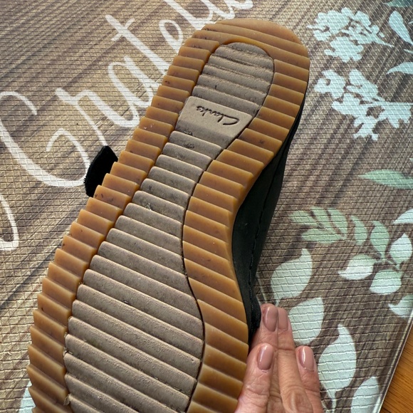 Sandals - Picture 3 of 3